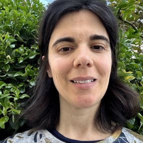 Ana, Babysitter em São João da Madeira