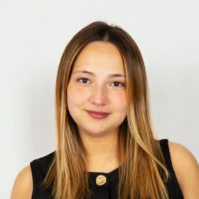Carolina, Babysitter em Setúbal