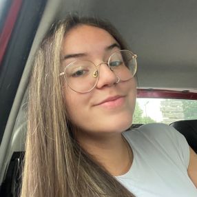 Ana, Babysitter em Madalena