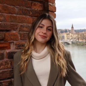 Adriana, Babysitter em Leiria