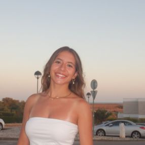 Maria Leonor, Babysitter em Lisboa