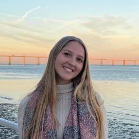 Leonor, Babysitter em Oeiras