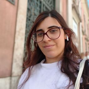 Iris, Babysitter em Loures