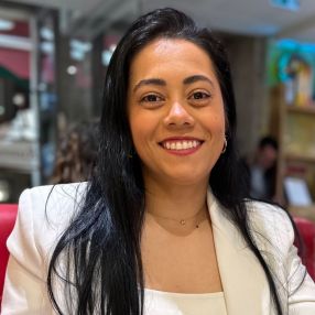 Suelen, Babysitter em Guimarães
