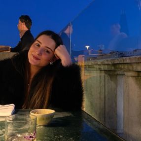 Luz Maria, Babysitter em Loures