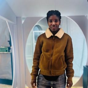 Maimuna Emily, Família em Lisboa