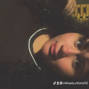 MIKAELY, Babysitter em Rio Maior