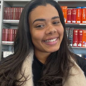 Alícia, Babysitter em Loulé