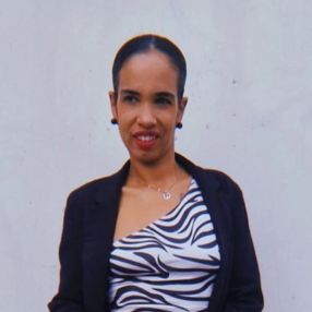 Nicole, Babysitter in Loures