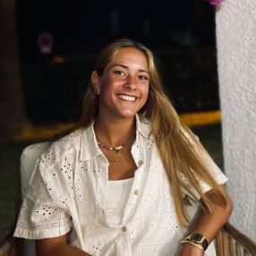 Madalena, Babysitter em Carcavelos