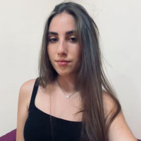 Carolina, Babysitter em São João da Madeira