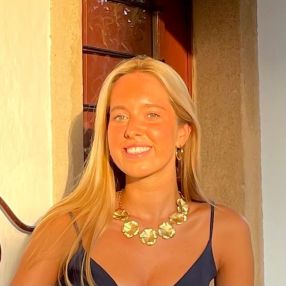 Clara, Babysitter em São Domingos de Rana