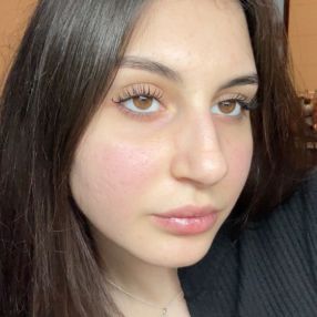 Riana, Babysitter in A dos Francos