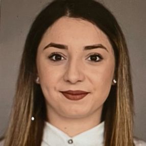 Gianina, Babysitter în Caransebeș