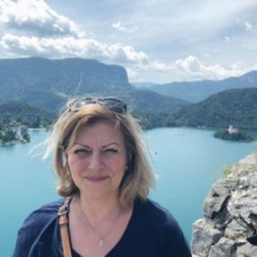 Betty, Babysitter în Reghin