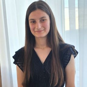 Larisa, Babysitter în Târgu Jiu