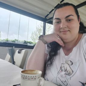 Simona, Babysitter în Turda