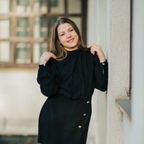 Agota, Babysitter în Câmpia Turzii