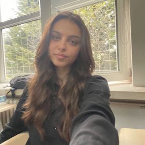Anastasia, Babysitter in Rediu