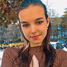Denisa Madalina, Babysitter în Onești