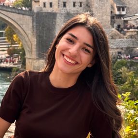 Bianca, Babysitter în Valu lui Traian
