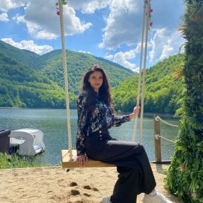 Sara, Babysitter în Florești