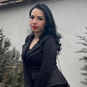 Iris, Babysitter in Craiova