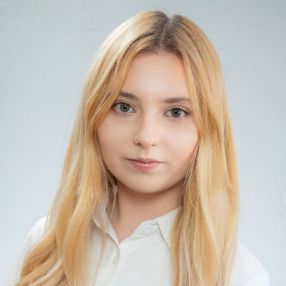 Alexandra, Babysitter in București