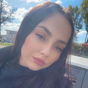 Denisa ioana, Babysitter in Roman