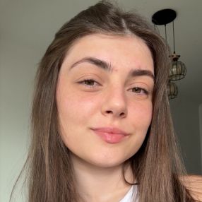 Naomi, Babysitter in Suceava