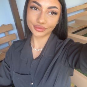 Cezara, Babysitter în Turda