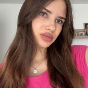 Andra, Babysitter în Florești