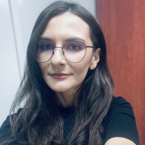 Iulia, Babysitter în Bragadiru