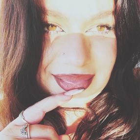 Yessenia, Babysitter în Giroc