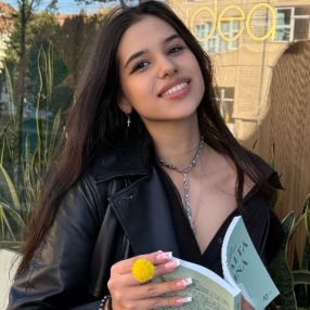 Budu, Babysitter in Oradea