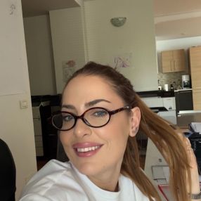 Larisa, Babysitter în Giroc