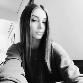 Cristina, Babysitter în Roman