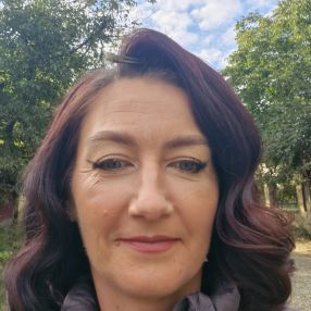 Florina, Babysitter în Pucioasa