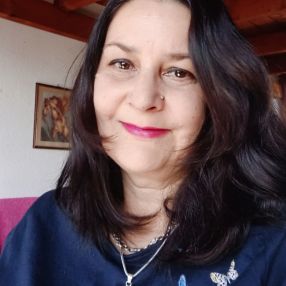 Delia, Babysitter in Dezmir