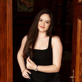 Teodora, Babysitter în Gilău