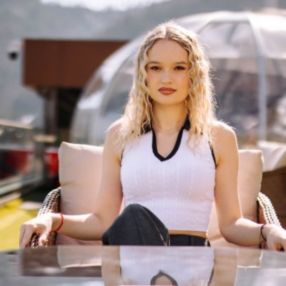 Denisa Maria, Babysitter în Bistrița