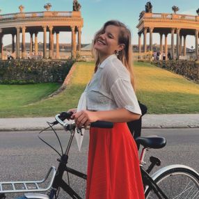 Daniela, Babysitter in București