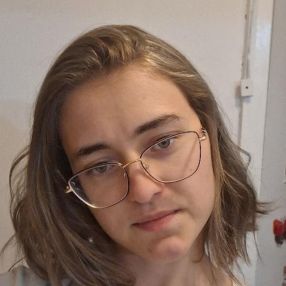 Denisa, Babysitter în Onești