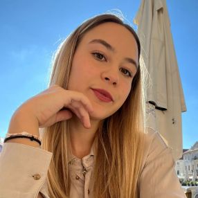 Raquel, Babysitter in Moșnița Veche