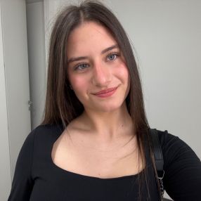 Giulia, Babysitter în Târnăveni