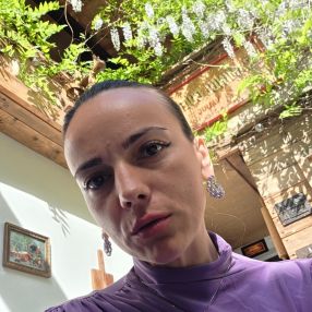 Isabella, Familie în Reșița