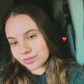 Elena Daniela, Babysitter in Valea Lupului