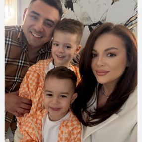Alexandra, Familie în Iași