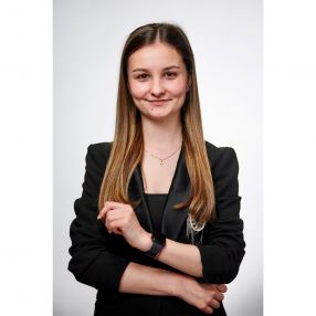 Adelina, Babysitter în Iași