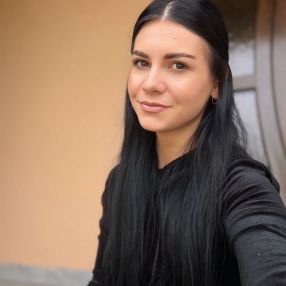 Dana, Babysitter în Florești